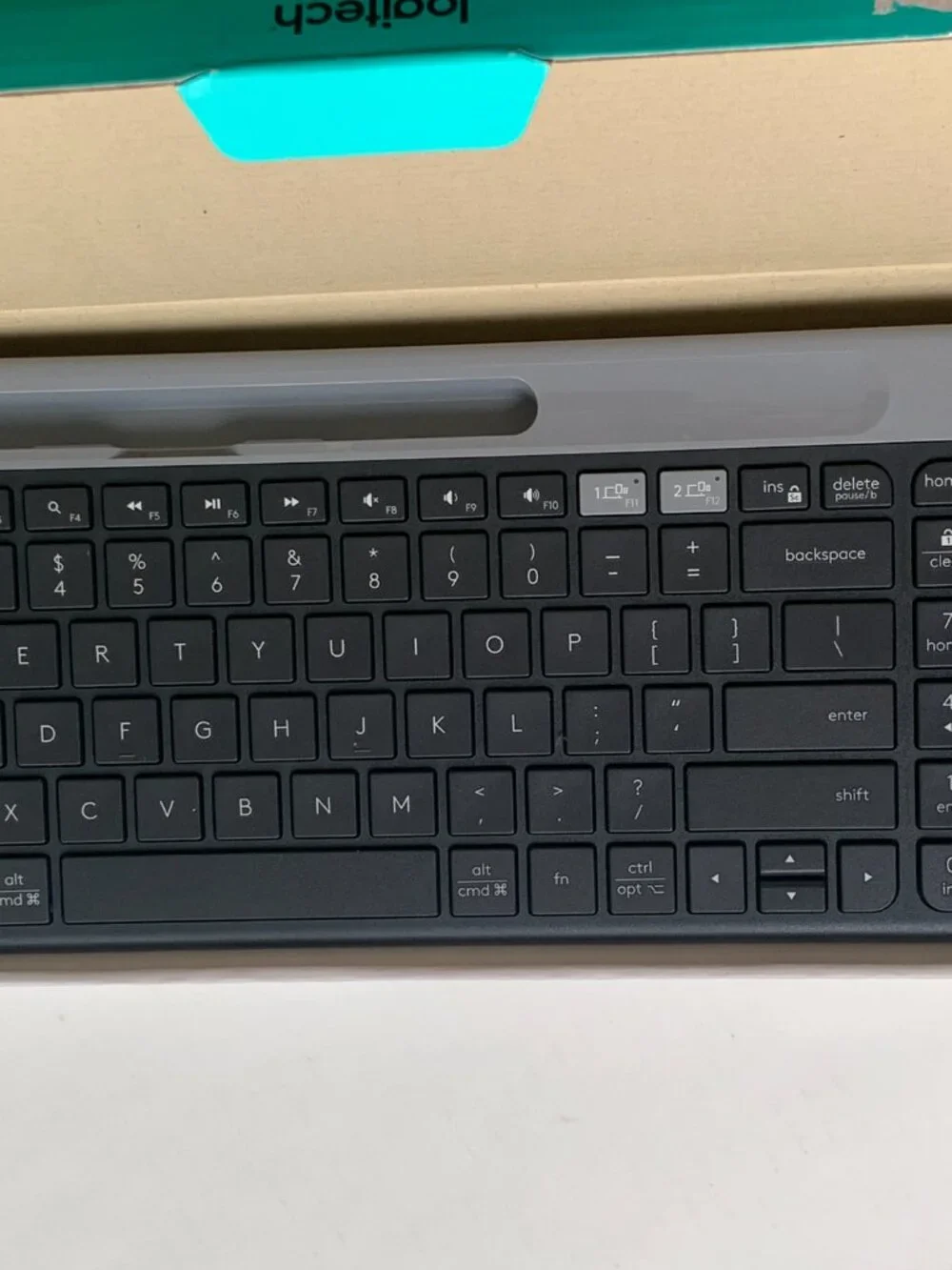 Logitech K585 Slim Wireless USB Unifying Receiver & Bluetooth Keyboard Graphite